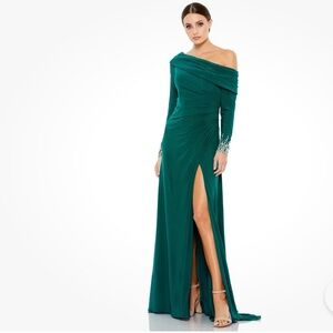 Mac Duggal Beaded Cuff Drop Shoulder ruched Gown emerald green style 12231 Sz 16